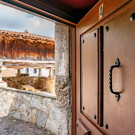 منزل ريفي Lorences A Caunedo